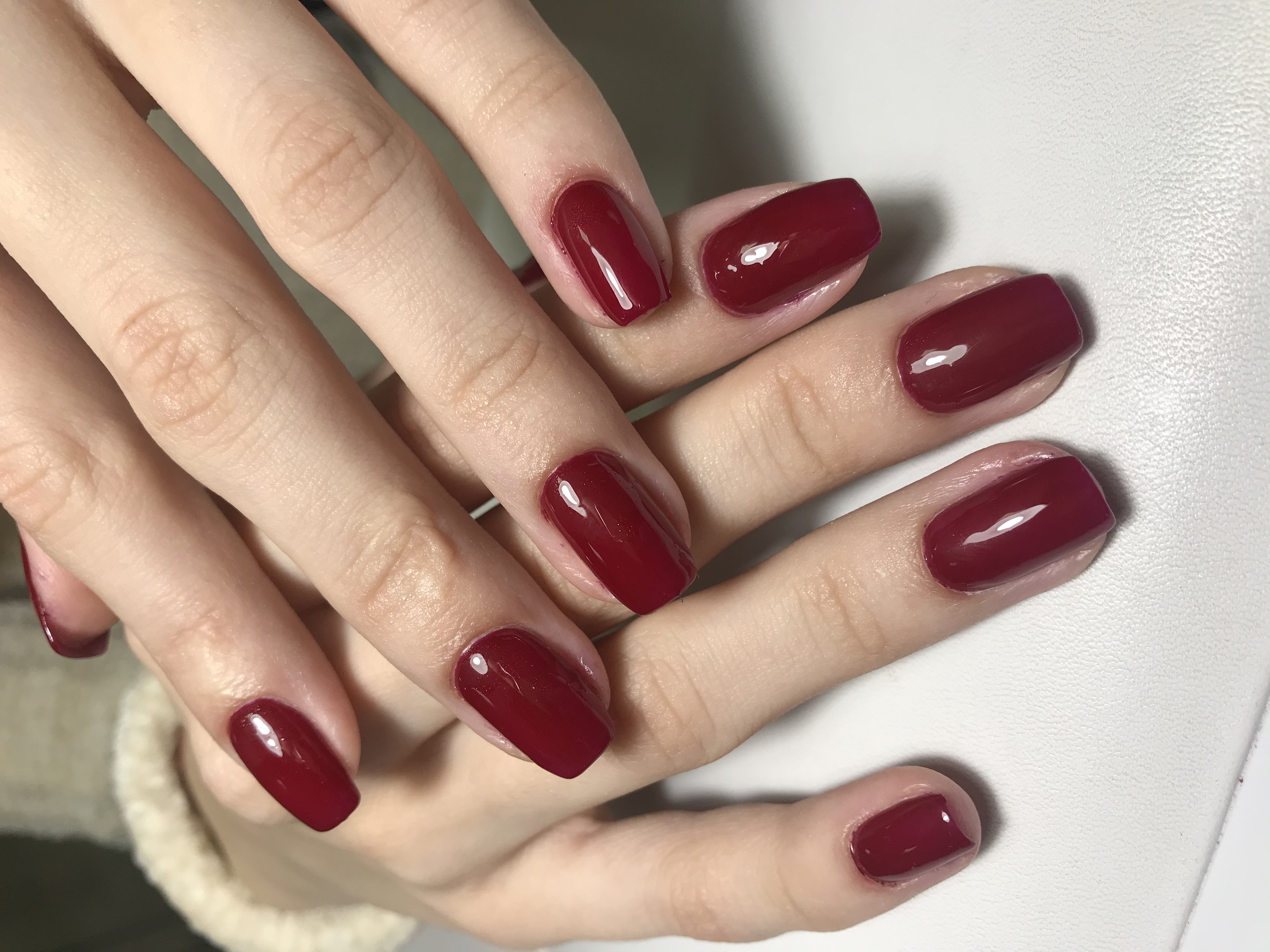 Красный маникюр бордовый однотонный (монохромный), фото - Мастер маникюра Елизавета Котляр