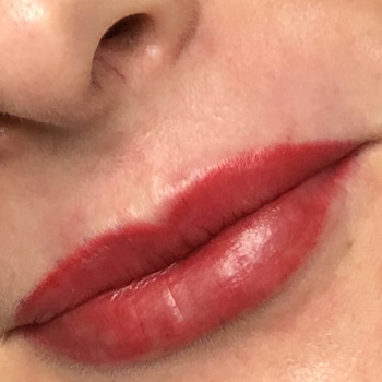 Перманентный татуаж: губы, брови, стрелка, межресничка
                    Майстер перманентного макіяжу Юля Харків