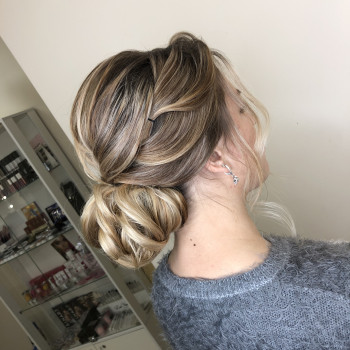 Весільна зачіска пучок низький, фото - Візажист Христина Коваліско