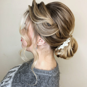 Весільна зачіска пучок низький, фото - Візажист Христина Коваліско