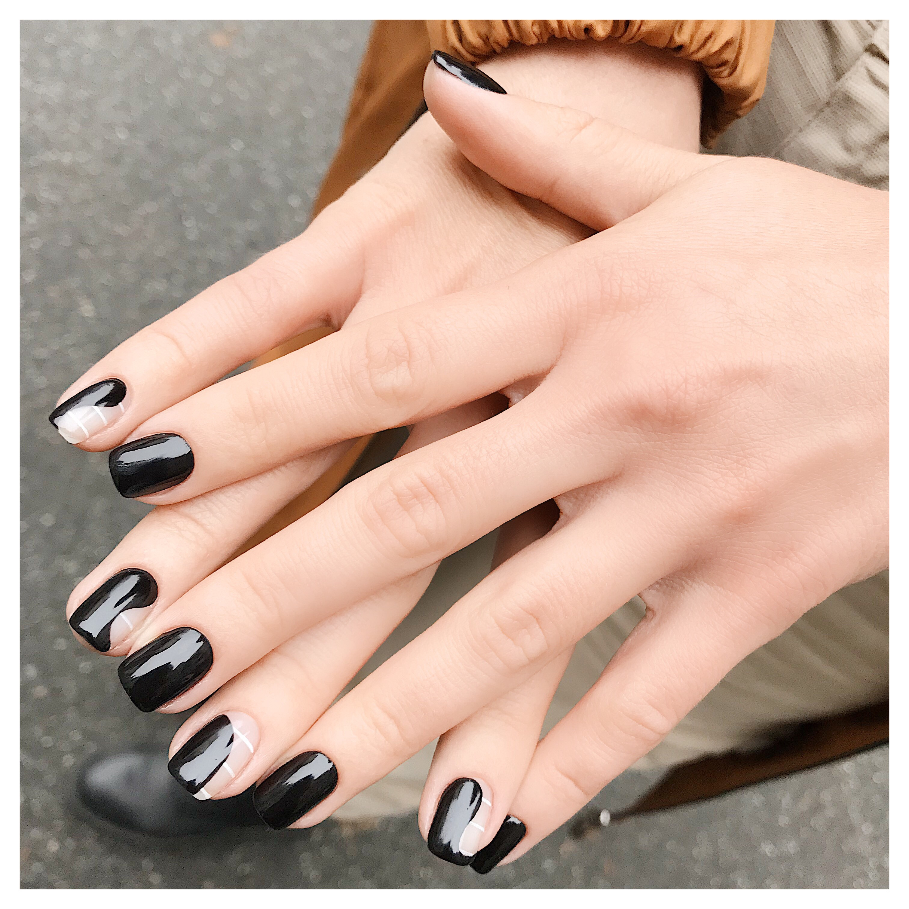 Манікюр на короткі нігті чорний, фото - Нігтьова студія Happy Nail House
