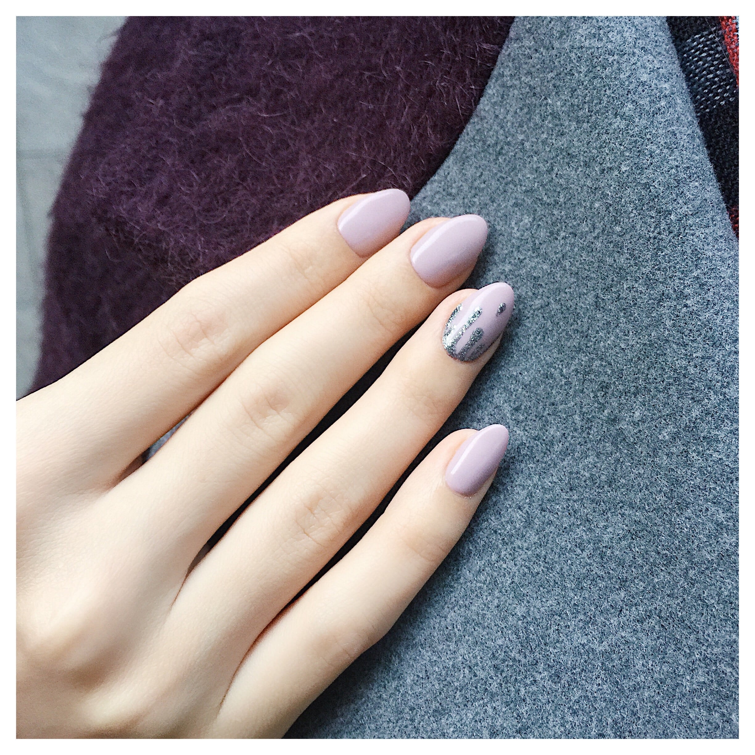 Ніжний манікюр мигдаль зі сріблом, фото - Нігтьова студія Happy Nail House