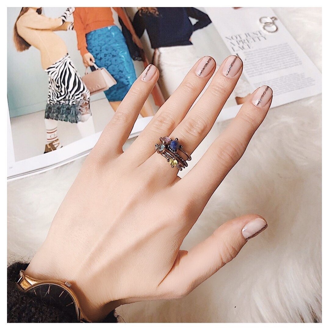 Нюдовий манікюр з блискітками мінімалізм, фото - Нігтьова студія Happy Nail House