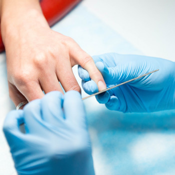 Делаем форму ногтей пилочкой