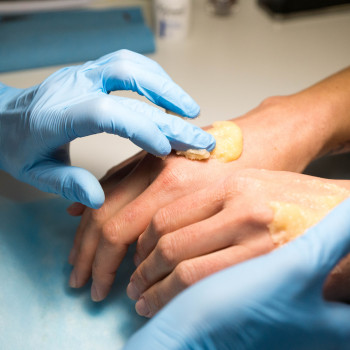 Скрабируем кожу рук