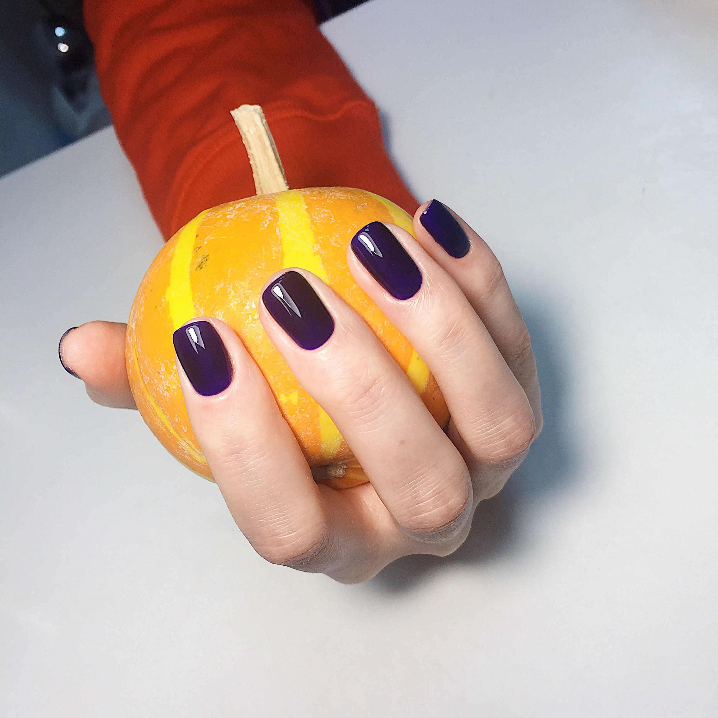 Маникюр осень на квадратные ногти фиолетовый, фото - Ногтевая студия Happy Nail House
