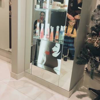 Работает на итальянской косметике Премиум класса BES