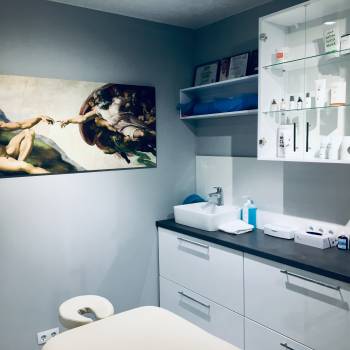 Косметолог - лучший друг девушек...