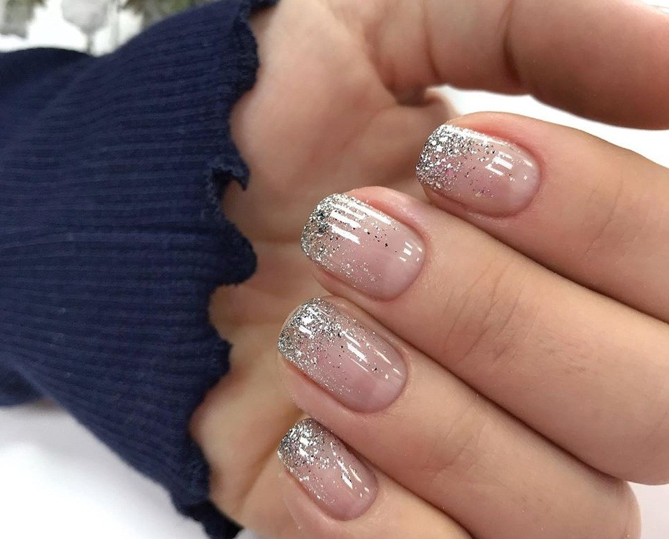 Ніжний манікюр нюдовий з блискітками, фото - Нігтьова студія Makova Nail