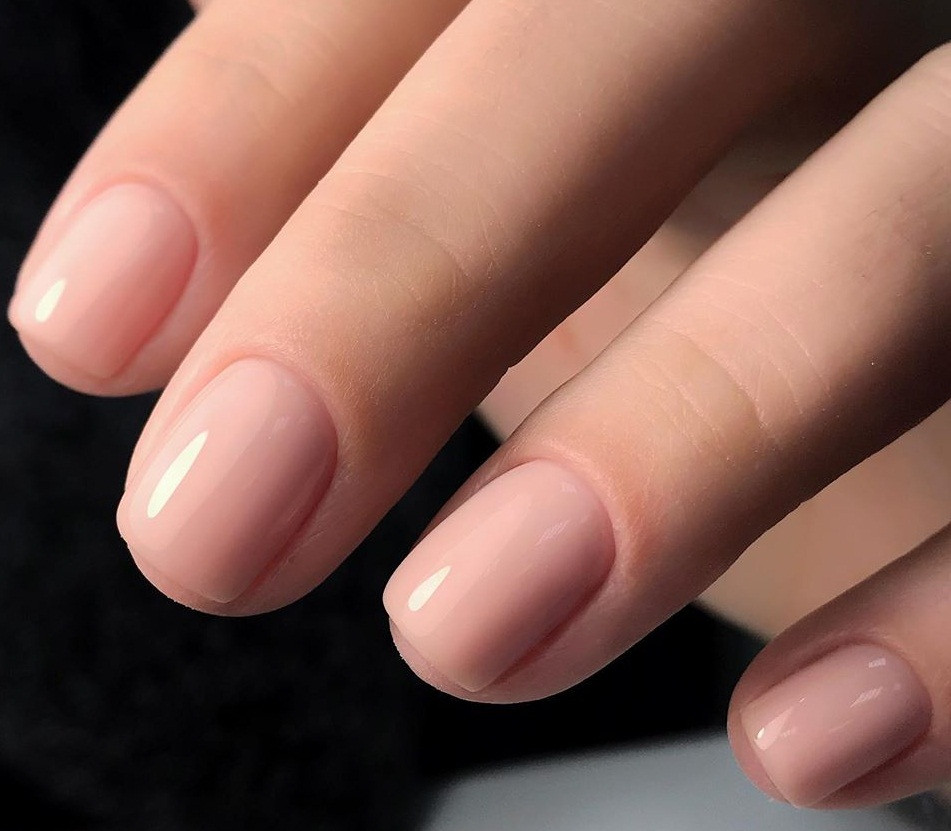 Нежный маникюр нюдовый однотонный (монохромный), фото - Ногтевая студия Makova Nail