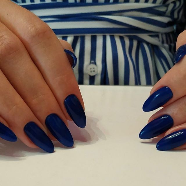 Синій манікюр на довгі нігті однотонний (монохромний), фото - Студія краси На стиле