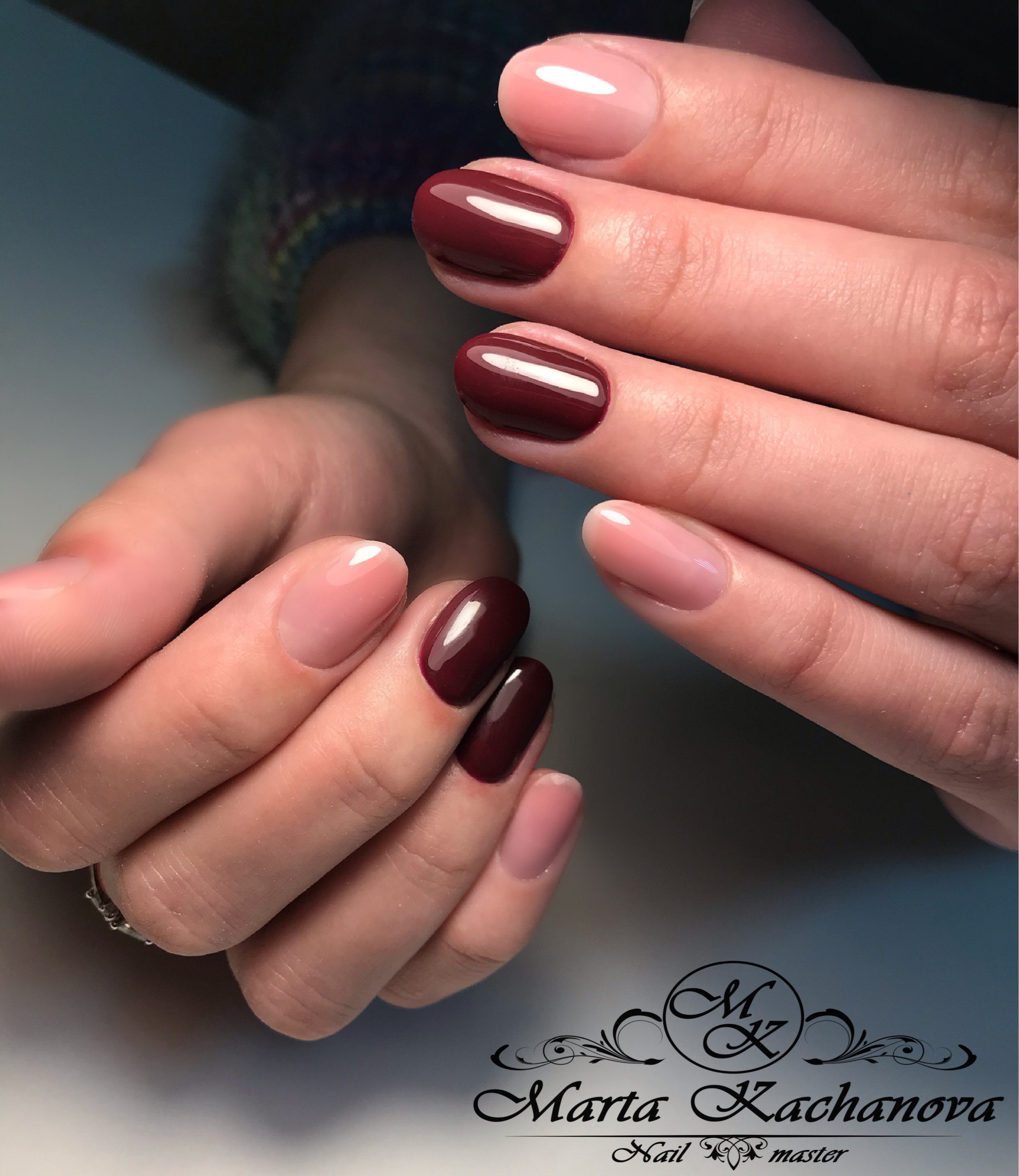 Маникюр на короткие ногти бордовый овальные, фото -  Марта Качанова