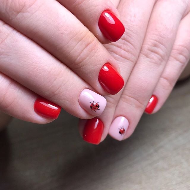 Красный маникюр на короткие ногти нежный, фото -  ArtNale