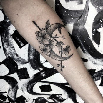 Фото с портфолио Tesla Tattoo