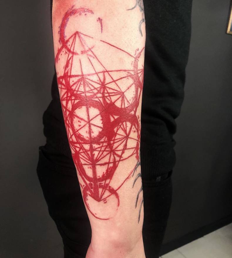 Мужские на руке предплечье, фото -  Grape Tattoo