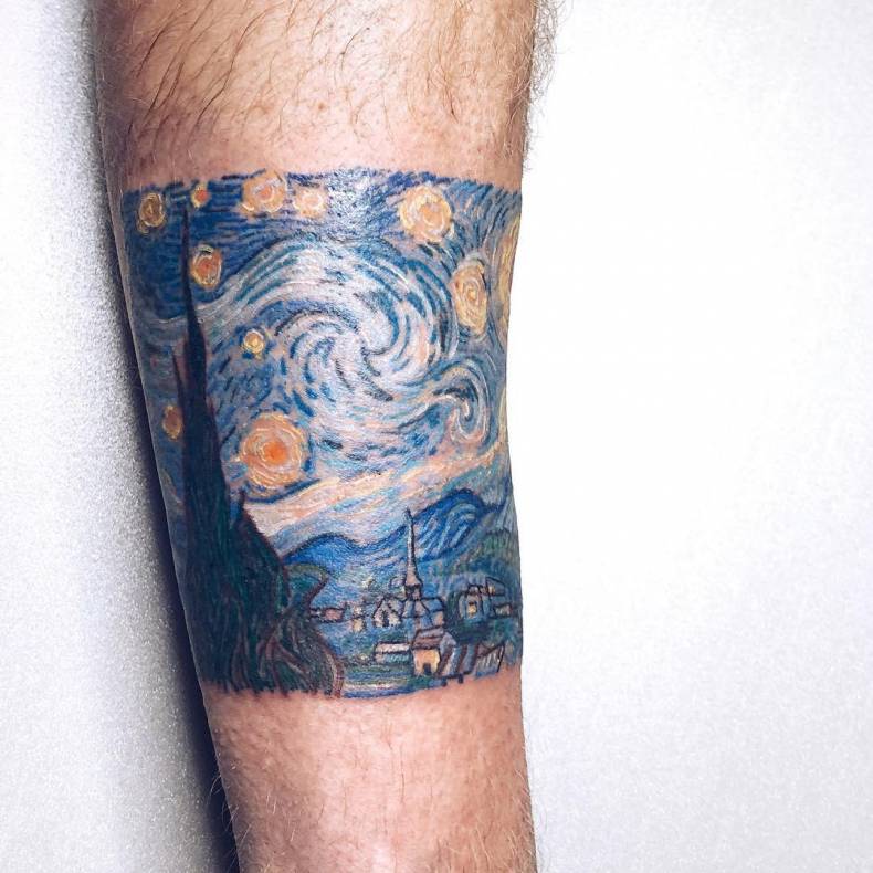 Мужские на руке цветные, фото -  Grape Tattoo