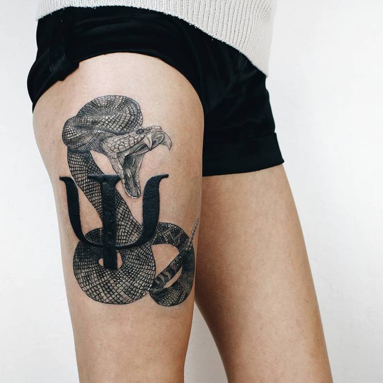 Женские змея реализм, фото -  Grape Tattoo