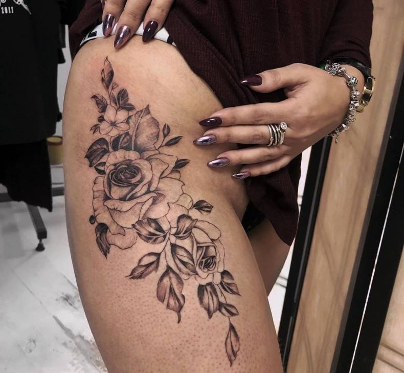 Женские роза черно-белые, фото -  Grape Tattoo