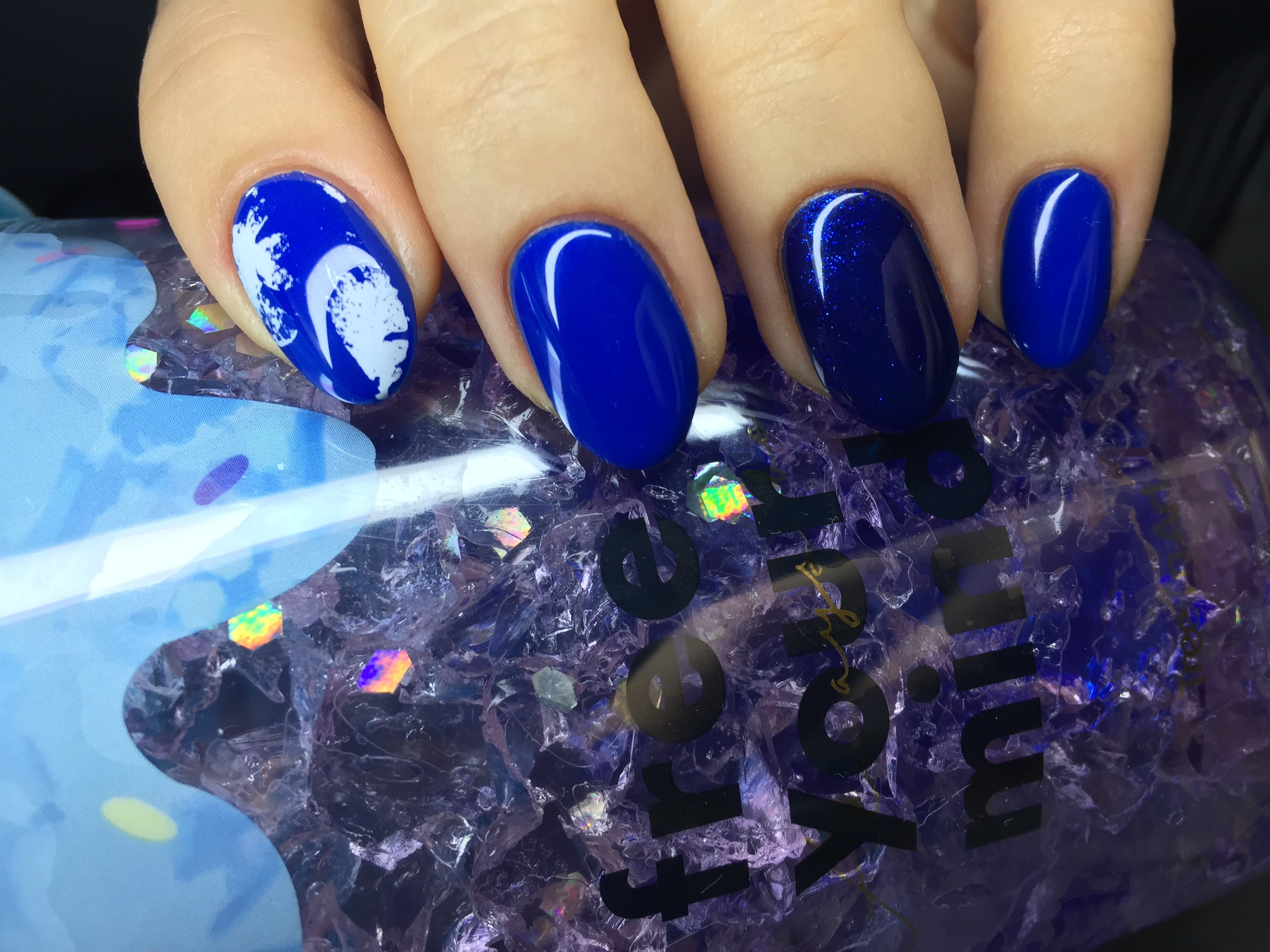 Манікюр зима синій на овальні нігті, фото - Майстер манікюру Елена Зайкан