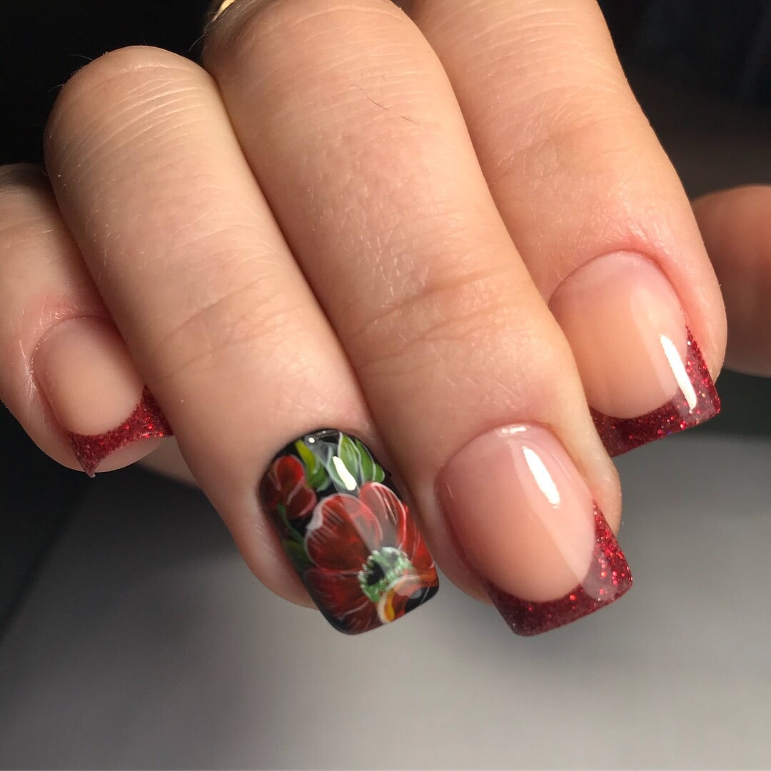 Красный маникюр с блестками рисунком, фото -  European Nail School Garaeva Olga