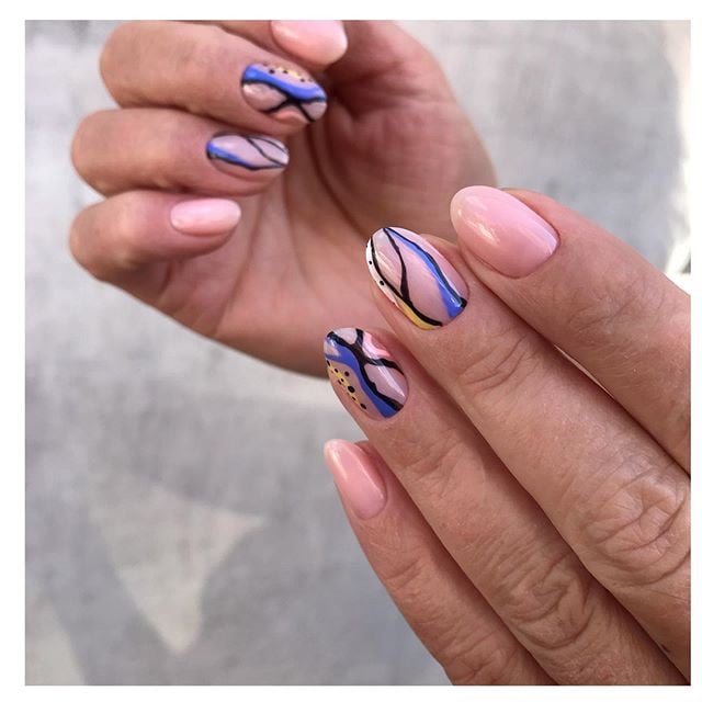 Нежный маникюр нюдовый с рисунком, фото - Студия красоты K O V A nails