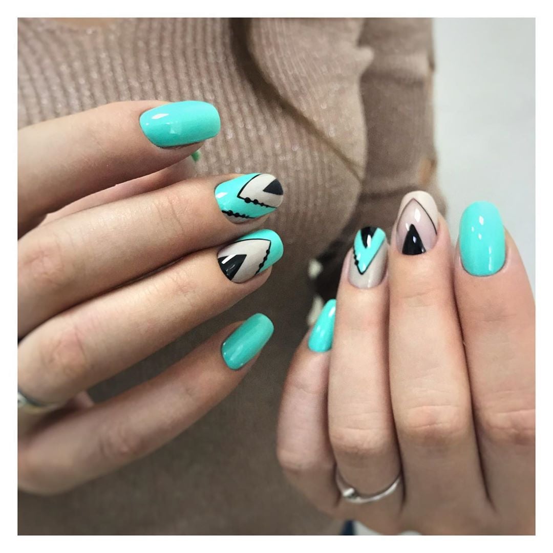 Яркий маникюр голубой геометрия, фото - Студия красоты K O V A nails