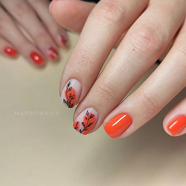 Маникюр с рисунком оранжевый акцентом на один ноготь, фото -  Mapro nails