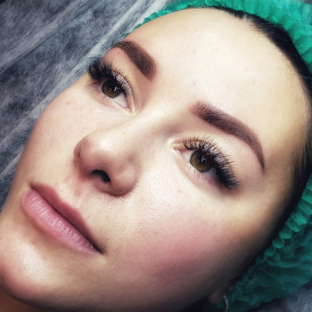 Бровки сразу после процедуры .