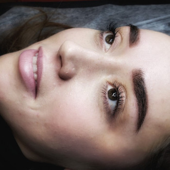 Пудровые бровки сразу после про цедуры дл