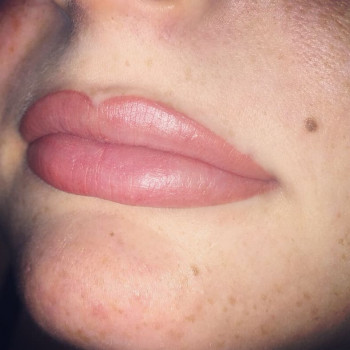 Губы цвет "Карамель"