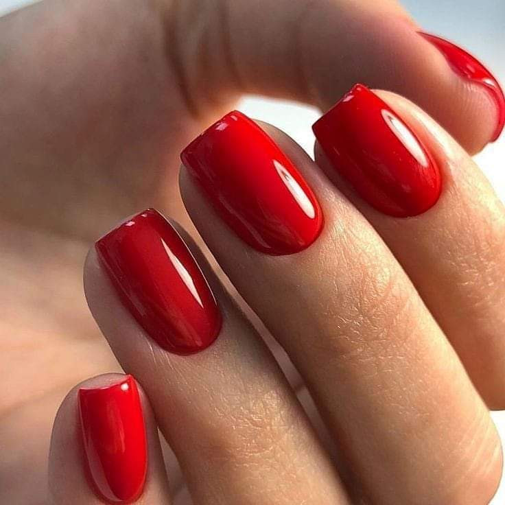 Красный маникюр на короткие ногти квадратные, фото - Студия красоты Silk & Pearls