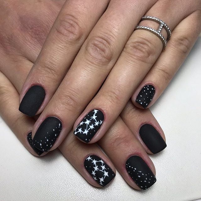 Манікюр з малюнком чорний матовий, фото - Нігтьова студія Vicnails