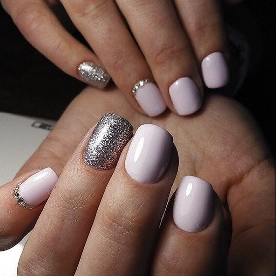 Нежный маникюр с блестками фиолетовый, фото -  Pati Nail Room