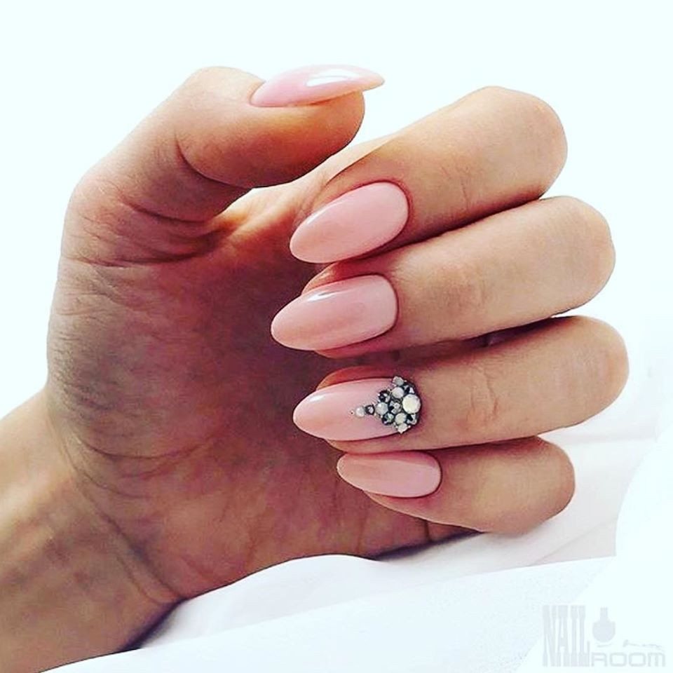 Нежный маникюр миндаль розовый, фото - Студия красоты RG Beauty Studio