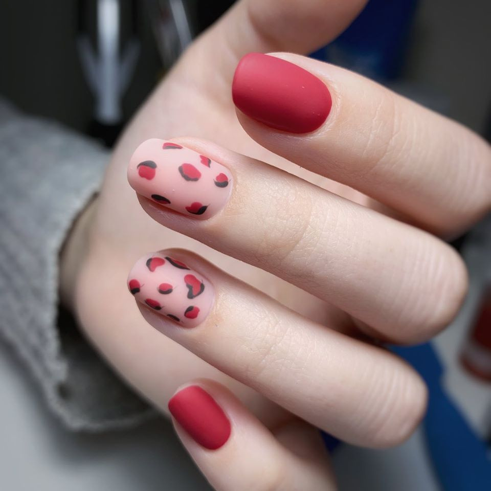 Манікюр з малюнком яскравий матовий, фото - Нігтьова студія IV Nails Studio