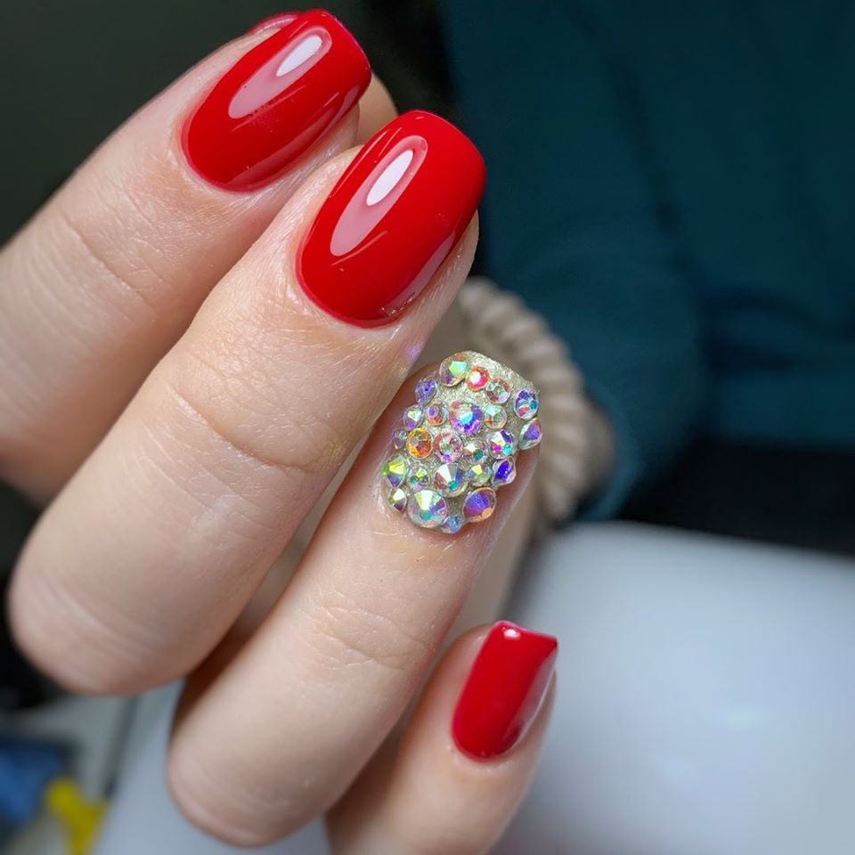 Красный маникюр яркий на квадратные ногти, фото - Ногтевая студия IV Nails Studio