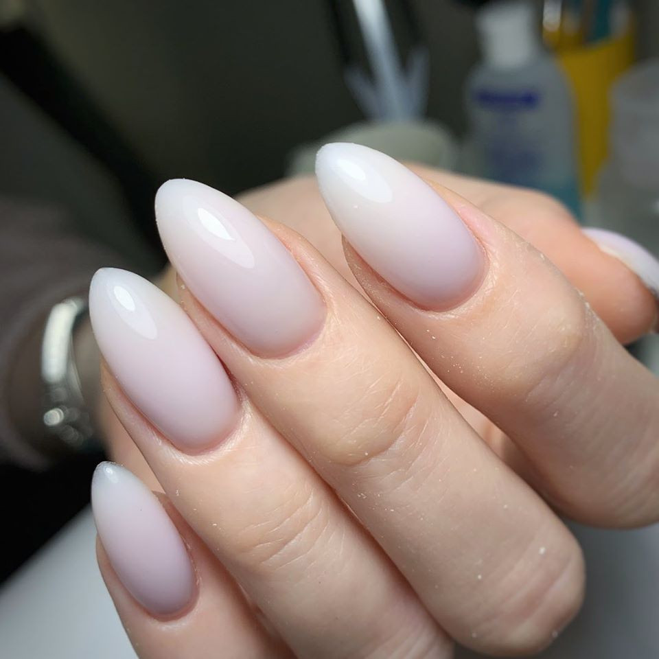 Ніжний манікюр нюдовий мигдаль, фото - Нігтьова студія IV Nails Studio
