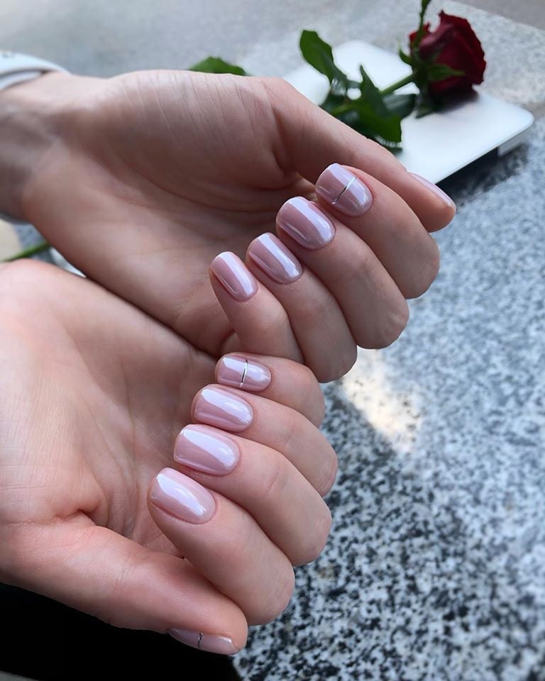 Нюдовий манікюр зі сріблом перламутровий, фото - Нігтьова студія KV Nails