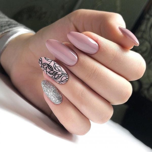 Нюдовий манікюр з блискітками мигдаль, фото - Нігтьова студія Fantasy nail