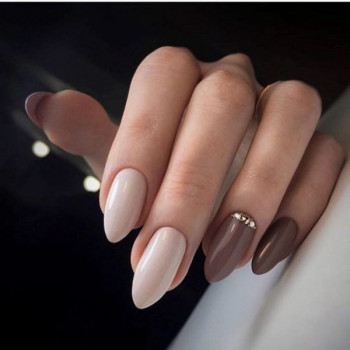 Нюдовый маникюр миндаль коричневый, фото - Ногтевая студия Fantasy nail