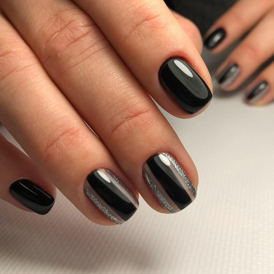 Маникюр с блестками черный серебром, фото - Ногтевая студия Aura Nails