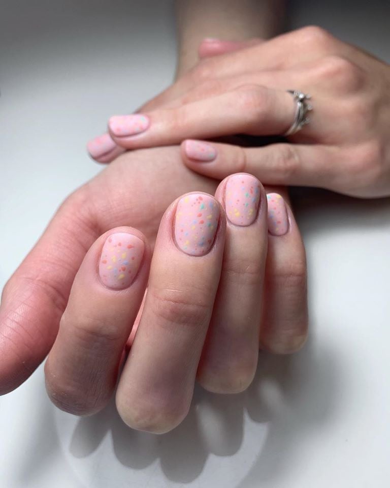 Маникюр на короткие ногти нежный с рисунком, фото - Студия красоты Flamingo Beauty Bar
