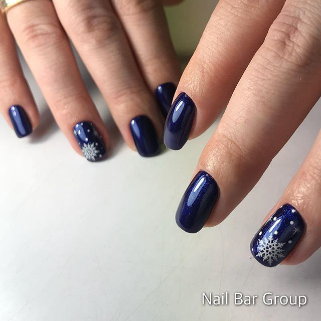 Манікюр з блискітками малюнком синій, фото - Нігтьова студія Nail Bar Group