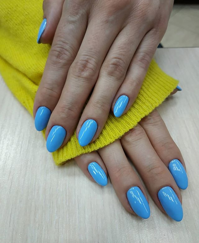 Яскравий манікюр блакитний однотонний (монохромний), фото - Студія краси Salon For You