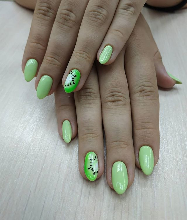 Маникюр с рисунком зеленый фруктами, фото - Студия красоты Salon For You