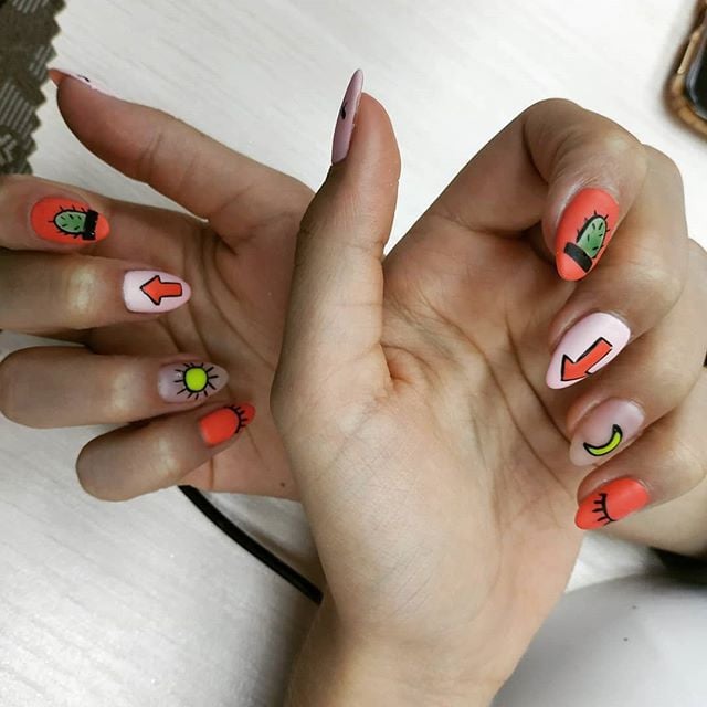 Манікюр з малюнком яскравий різнокольоровий, фото - Студія краси Salon For You