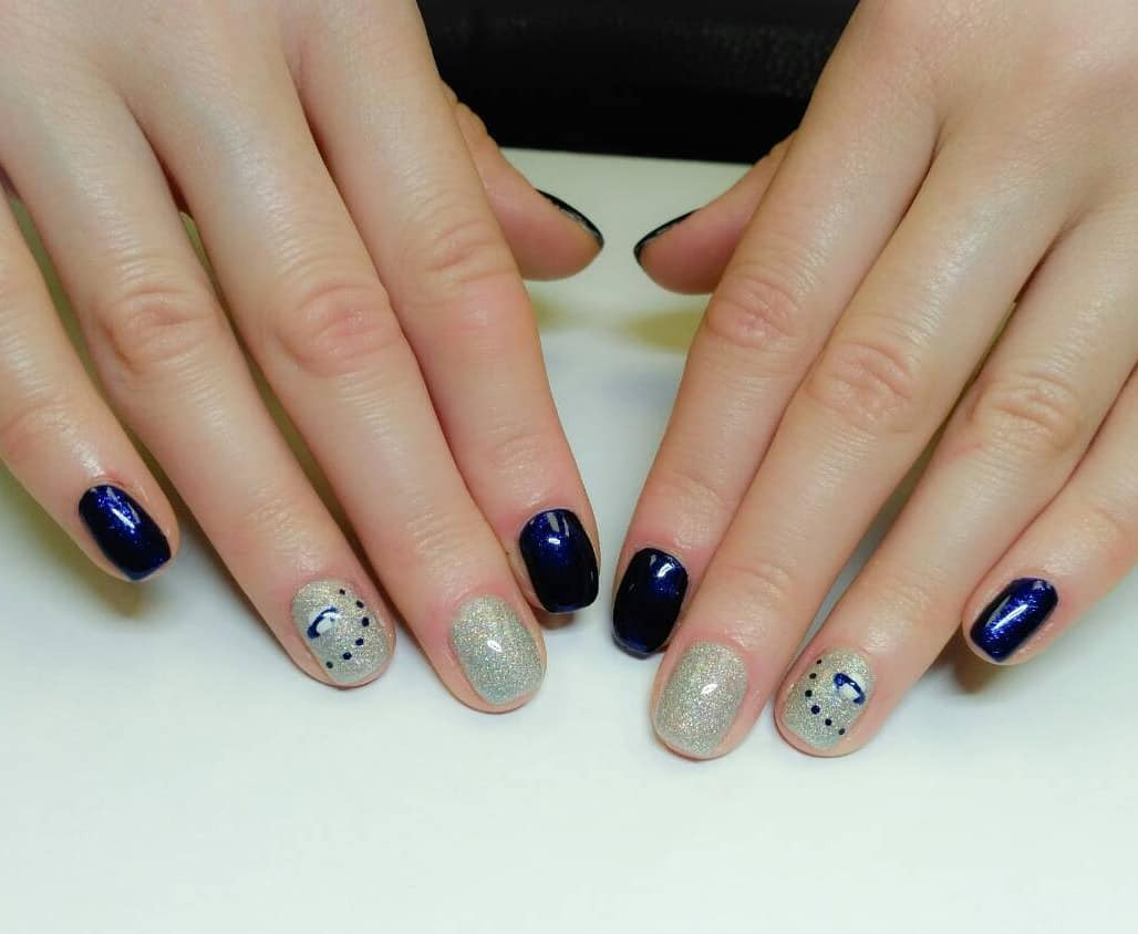 Манікюр на короткі нігті з блискітками малюнком, фото - Студія краси Diamond Beauty Lounge