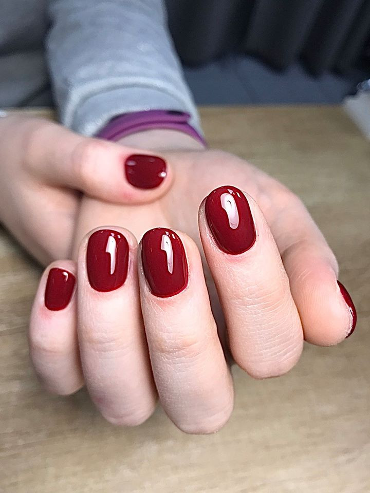 Бордовий манікюр однотонний (монохромний) темний, фото -  Milana