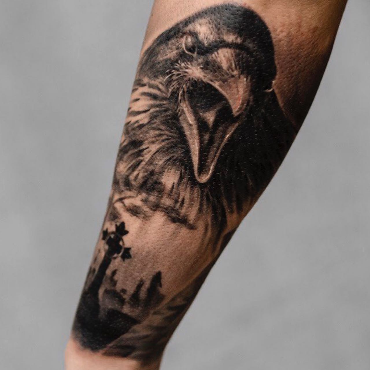 Мужские на предплечье реализм, фото - Тату салон Teta Tattoo