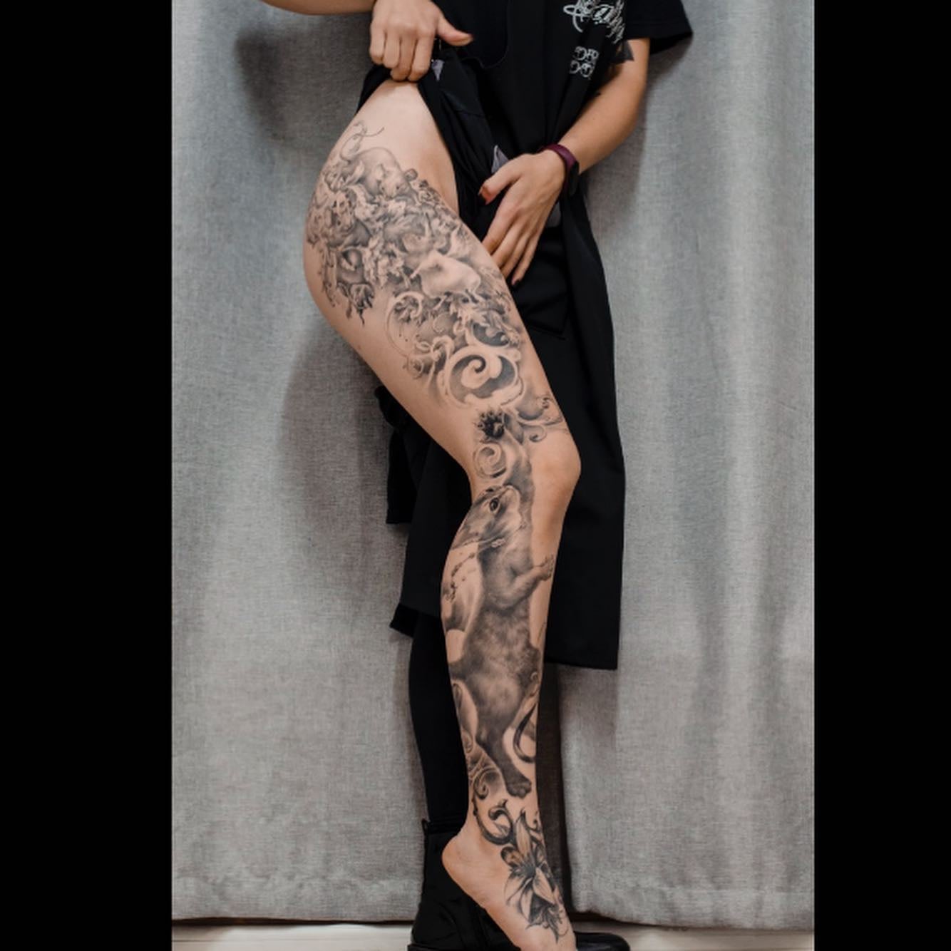 Женские на ноге реализм, фото - Тату салон Teta Tattoo